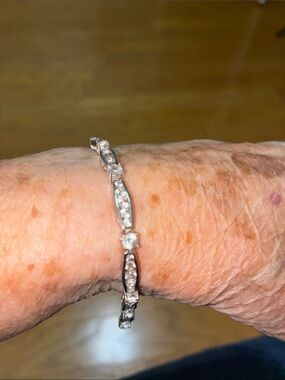 White topaz bracelet sterling measures out at 7 1/2